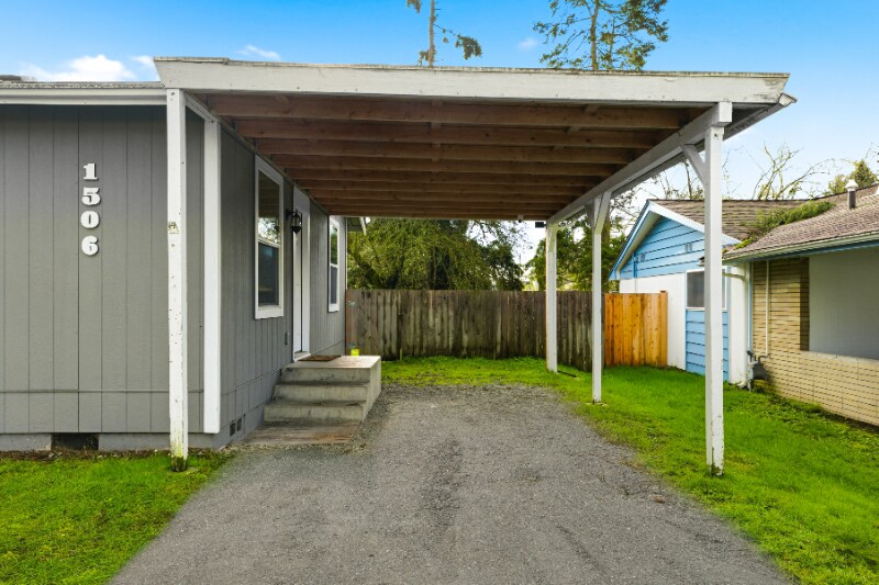 Building Photo - 1506-1506 110th St S