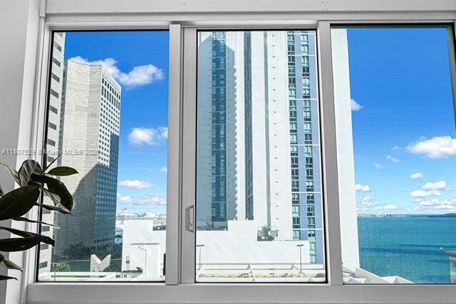 Building Photo - 300 S Biscayne Blvd