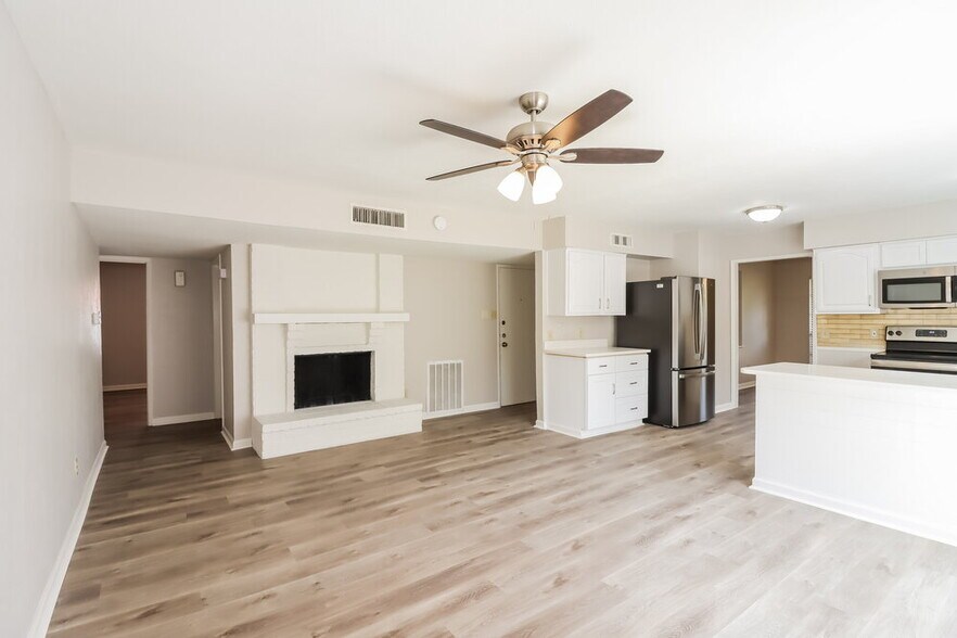 Building Photo - 15411 Empanada Dr