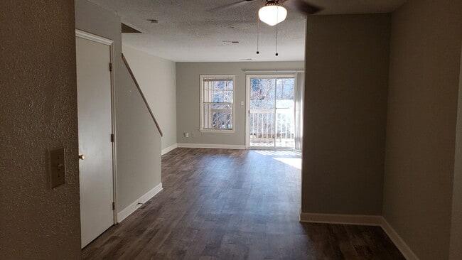 Building Photo - 2Bd 2.5 Ba $1250