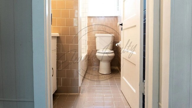 Building Photo - Charming 3-Bedroom Home with a Basement in...