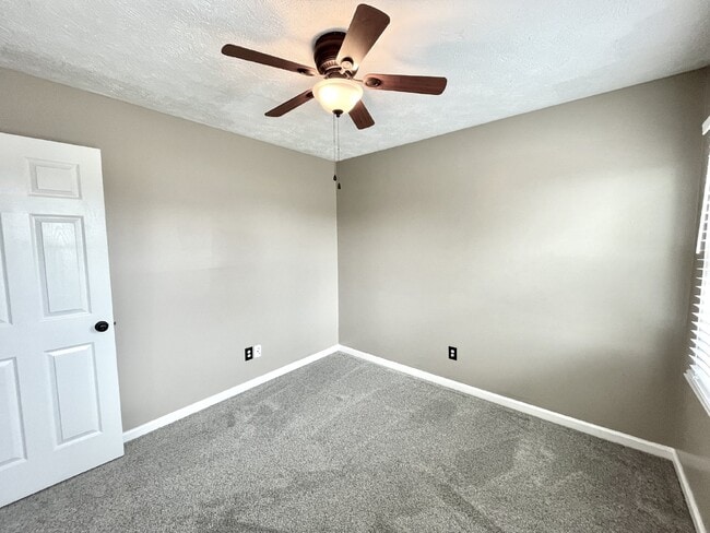 Building Photo - 3 Bed, 2 Bath Nest in Hope Mills