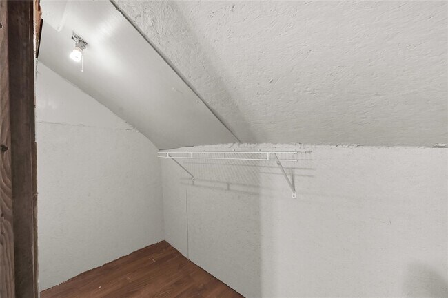 Building Photo - 310 N Rock Island St