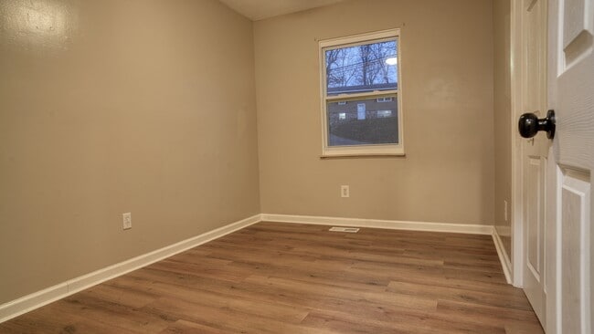 Building Photo - 6343 Cadbury Dr NW