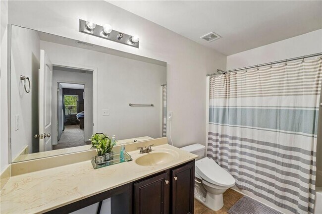 Building Photo - 6216 Oakdale Ridge Ct SE