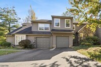 Building Photo - 10 Brookline Ct