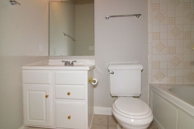 Building Photo - Beautiful Mass Ave Townhome!