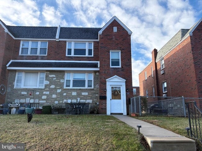 Building Photo - 1220 Fuller St