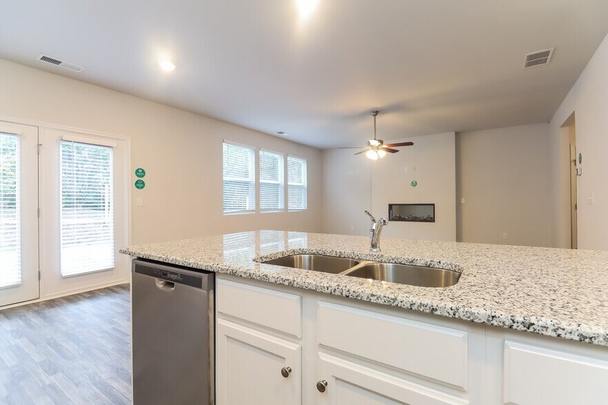 Building Photo - 151 Hamilton Pointe Dr
