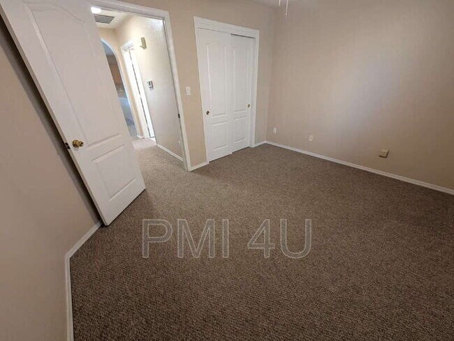 Building Photo - 9800 Kokopelli Dr NW