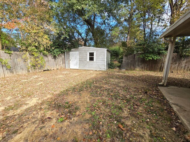 Building Photo - Living Room & Den in Dalraida