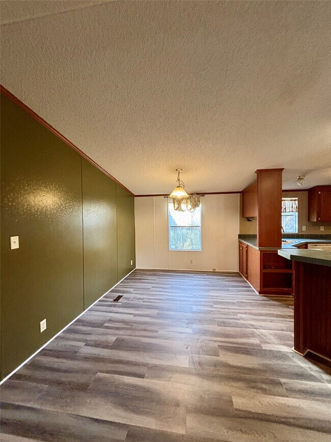 Building Photo - 111 Lakeside Woods Dr