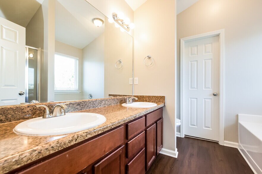 Building Photo - 38 Bollen Ln