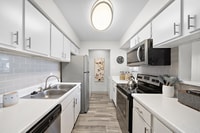 Building Photo - $499 Move-In - Minutes from Med Center