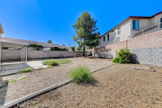 Building Photo - Spacious Henderson Four Bedroom!