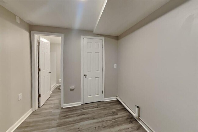 Building Photo - 5105 N Bridges Dr