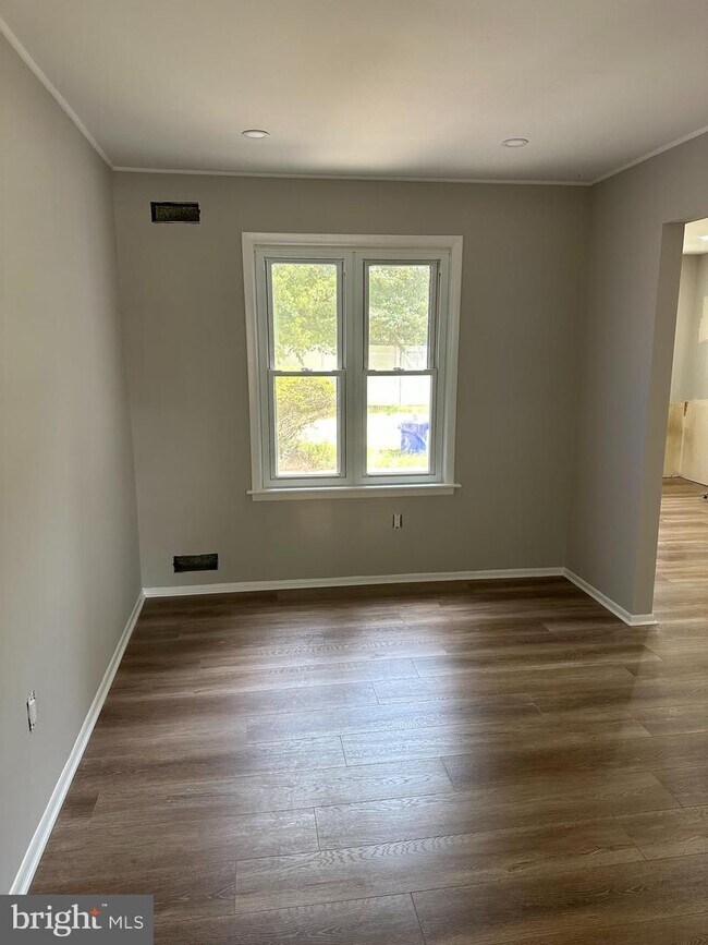 Building Photo - 18 Madison St