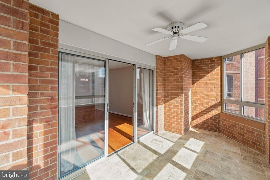 Building Photo - 2121 Jamieson Ave