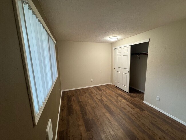 Building Photo - 1046/A/