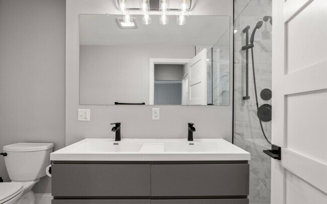 Building Photo - 101 Draper St