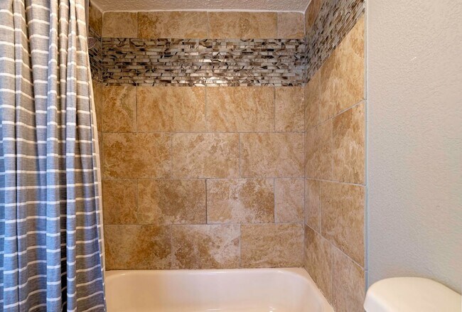 Building Photo - Knoxville 37917 - 3 bedroom, 2.5 bath, completely renovated home with extra storage. - Call Tom P...