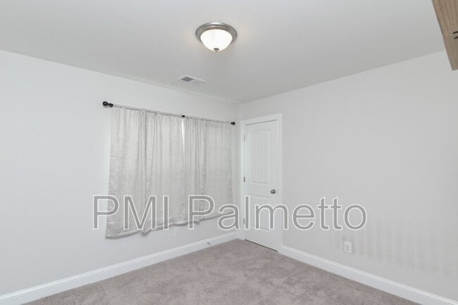Building Photo - 318 Stillington St
