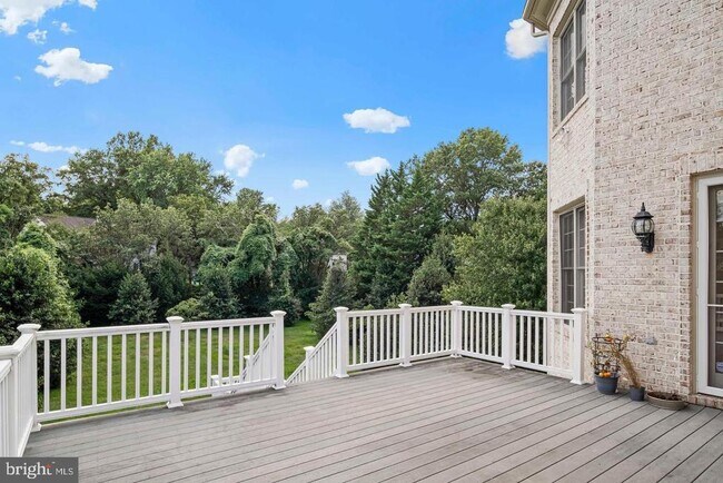 Building Photo - 6251 Linway Terrace