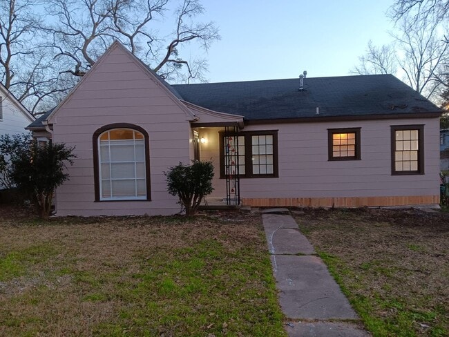 Building Photo - 103 E Robinson Pl