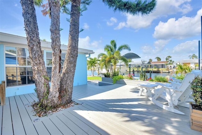 Building Photo - 1015 Spindle Palm Way