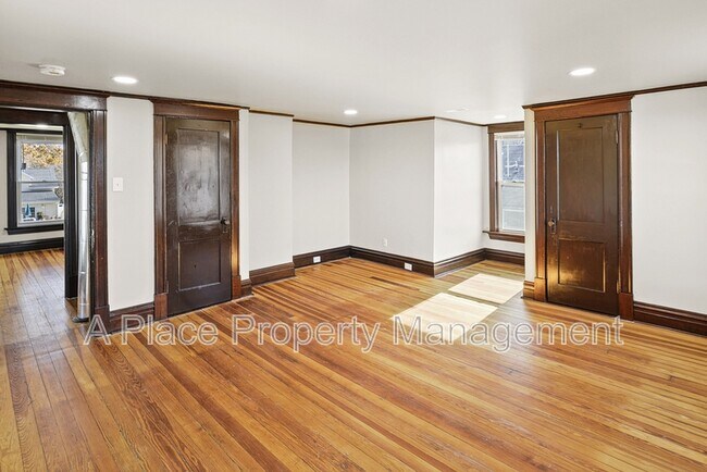 Building Photo - 2976 Kincaid Ave