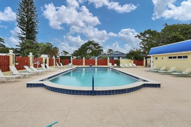 Building Photo - 5849 Tidewood Ave