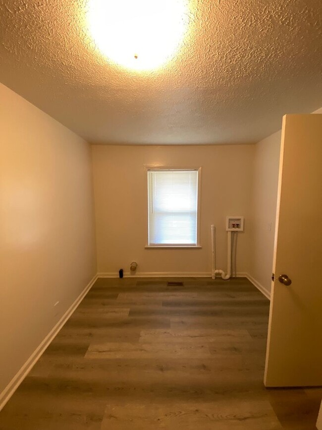 Building Photo - Remodeled 1/1 located in Shelby, NC