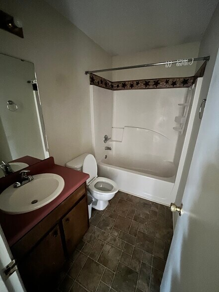 Building Photo - 4 Amber Cir