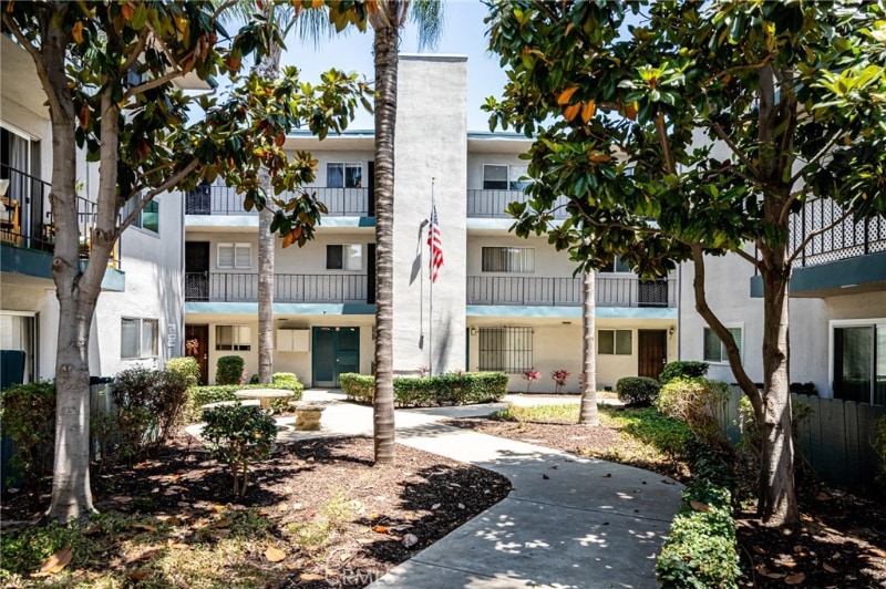 Building Photo - 4875 Cole St