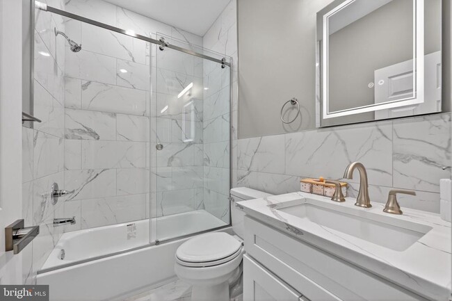 Building Photo - 2542 Arcadia St