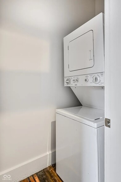 Upstairs Laundry - 312 N College Ave