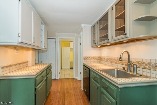 Building Photo - 37 Embury Pl