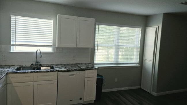 Building Photo - 1214 Carby Rd