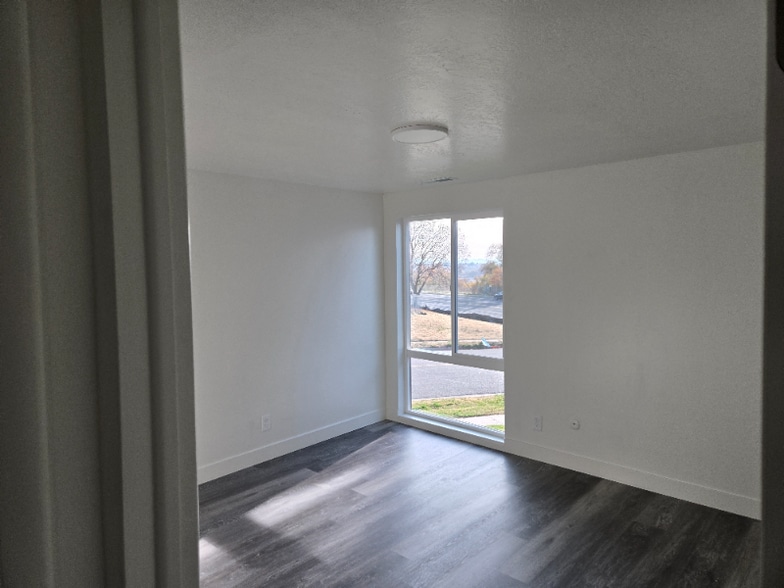 Building Photo - 954 9th St