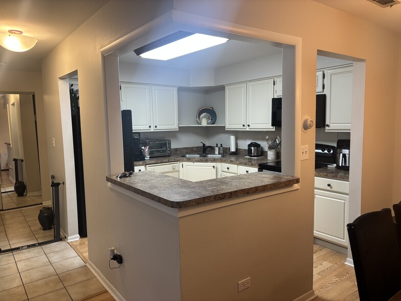 Building Photo - 1026 Castilian Ct