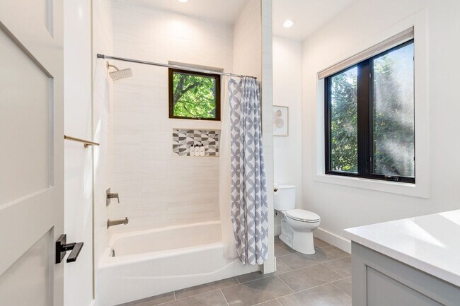 Building Photo - 115 110th Pl SE