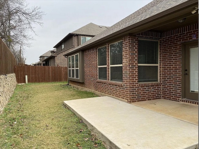 Building Photo - 1006 Jamal Dr