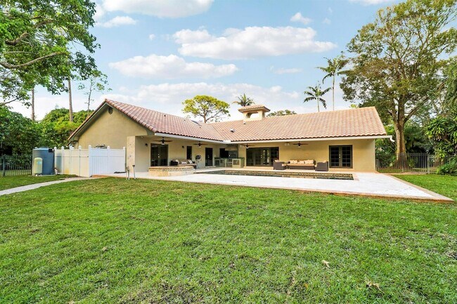 Building Photo - 67 Pacer Cir