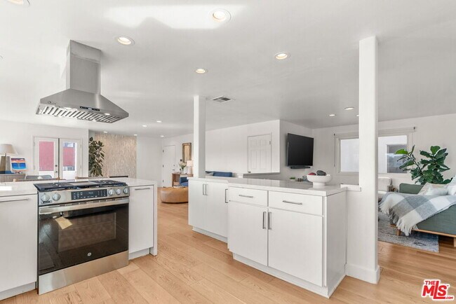 Building Photo - 29 Lighthouse St