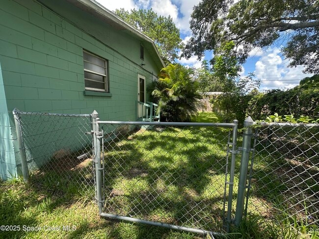 Building Photo - 1057 S Deleon Ave