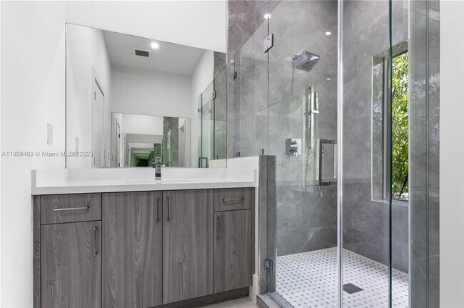 Building Photo - 3140 Carter St