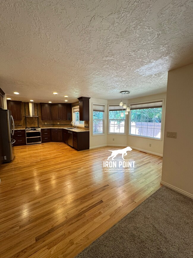 Building Photo - 4 bedroom home in East Boise, close to Bar...