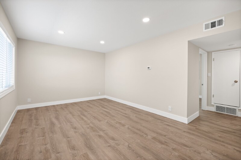 Building Photo - 2612 Santa Clara Ave