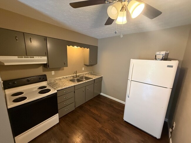 Building Photo - 116 W Zupan St