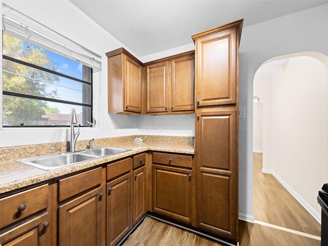 Building Photo - 1311 N 19th Ave
